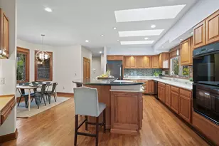 3055 Carriage Ln, Columbus, OH 43221 - Photo 17