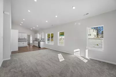 517 E Chillicothe Avenue, Bellefontaine, OH 43311 - Photo 7