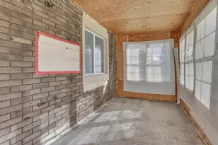 292 E Barthman Ave, Columbus, OH 43207 - Photo 9