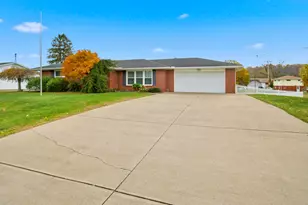 310 Elm St, Duncan Falls, OH 43734 - Photo 3