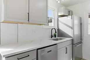 1689 E Kossuth St, Columbus, OH 43206 - Photo 5