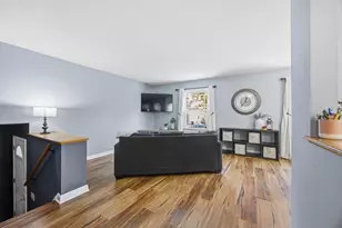 2051 Tuckaway Ct, Columbus, OH 43228 - Photo 9