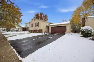 2051 Tuckaway Ct, Columbus, OH 43228 - Photo 3