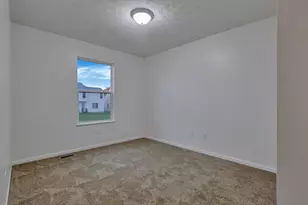 1124 Barlowe Run Dr, Blacklick, OH 43004 - Photo 33