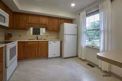 532 W Broadway, Granville, OH 43023 - Photo 5