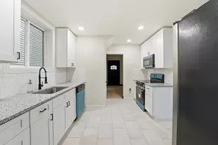 798 E Mithoff St, Columbus, OH 43206 - Photo 3