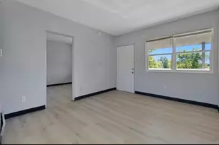 464 E Norwich Ave, Columbus, OH 43201 - Photo 5