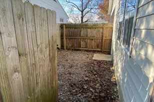 5318 Eisenhower Rd, Columbus, OH 43229 - Photo 9