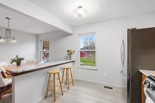 4864 Honeysuckle Blvd, Columbus, OH 43230 - Photo 9