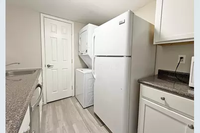 4710 Charecote Lane #D, Columbus, OH 43220 - Photo 7