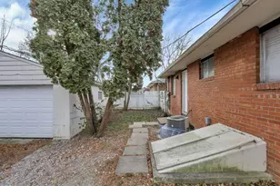 1666-1668 Carstare Dr, Columbus, OH 43227 - Photo 5