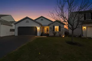 2062 Summer Banks Dr, Grove City, OH 43123 - Photo 3