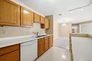 6755 Meadow Creek Dr, Columbus, OH 43235 - Photo 5