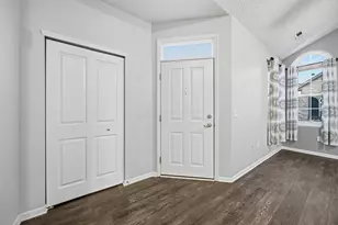 1393 Cascade Dr, Grove City, OH 43123 - Photo 5