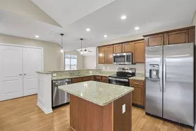 4526 Newport Loop E, Grove City, OH 43123 - Photo 7