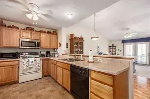 1086 Oak Bay Dr, Galloway, OH 43119 - Photo 5