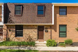 1865 Willoway Cir N, Columbus, OH 43220 - Photo 1