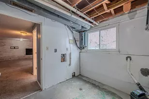 2706 Maywood Rd, Columbus, OH 43232 - Photo 17