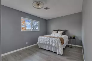 1945 Riverdale Rd, Columbus, OH 43232 - Photo 11