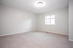 3246 Summerdale Ln, Columbus, OH 43221 - Photo 11