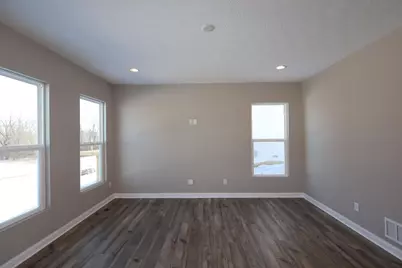 305 Olympic Loop, Commercial Point, OH 43116 - Photo 7