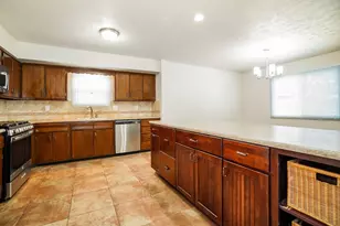 1668 Kildare Pl, Columbus, OH 43228 - Photo 7