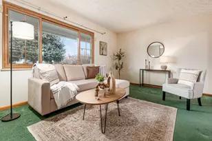 5674 Lindenwood Rd, Columbus, OH 43229 - Photo 3