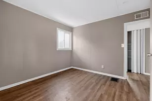 1042 S Hampton Rd, Columbus, OH 43227 - Photo 17