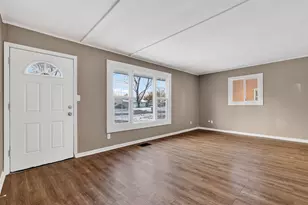 1042 S Hampton Rd, Columbus, OH 43227 - Photo 7