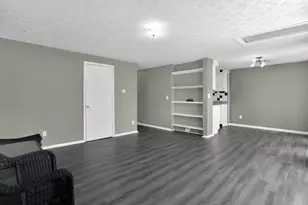 3829 Charbonnett Ct, Columbus, OH 43232 - Photo 5