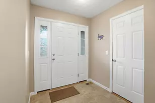1728 Hunters Ridge Dr, Troy, OH 45373 - Photo 3