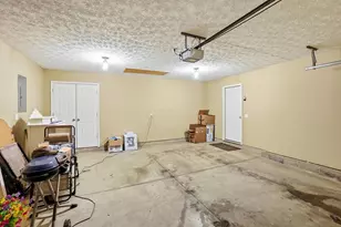 1728 Hunters Ridge Dr, Troy, OH 45373 - Photo 25