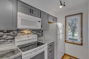 2371 Parkview Dr, Grove City, OH 43123 - Photo 7