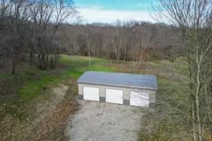 33747 Wolf Hill Rd, McArthur, OH 45651 - Photo 3