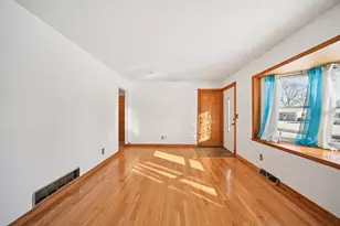 210 Meadow Dr, Circleville, OH 43113 - Photo 7