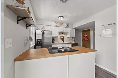 696 Keys View Court, Columbus, OH 43085 - Photo 9