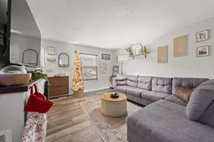 696 Keys View Ct, Columbus, OH 43085 - Photo 3