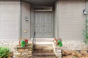 242 E Sycamore St, Columbus, OH 43206 - Photo 3