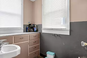 208 N Madriver St, Bellefontaine, OH 43311 - Photo 17