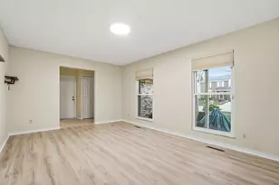 2800 Amana Ct, Columbus, OH 43235 - Photo 3