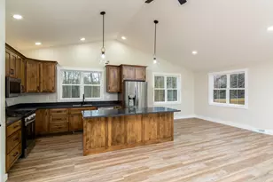 210 Woodlawn Cir, Howard, OH 43028 - Photo 3