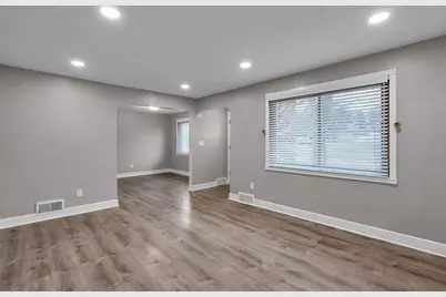 330 E Columbus Street, Pickerington, OH 43147 - Photo 9