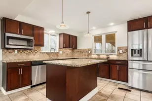 3293 Lone Spruce Rd, Columbus, OH 43219 - Photo 9