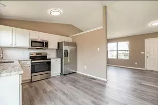 2737 Raphael Dr, Columbus, OH 43232 - Photo 3