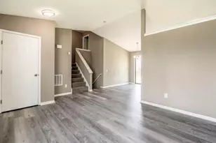 2737 Raphael Dr, Columbus, OH 43232 - Photo 7