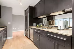 1 Miranova Pl, Columbus, OH 43215 - Photo 11