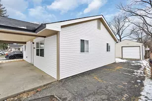 4572 St Anthony Ln, Columbus, OH 43213 - Photo 3