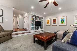 2070 Ellington Rd, Columbus, OH 43221 - Photo 15