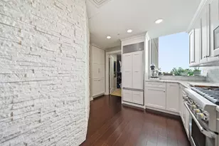 1 Miranova Pl, Columbus, OH 43215 - Photo 9