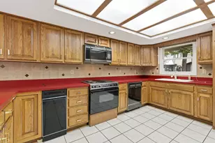 8250 Sanctuary Dr, Columbus, OH 43235 - Photo 13
